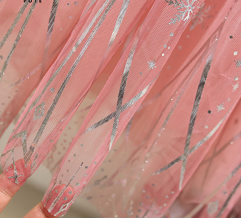 Μοντέρνο γυναικείο φόρεμα με κοντά μανίκια και οβάλ ντεκολτέ