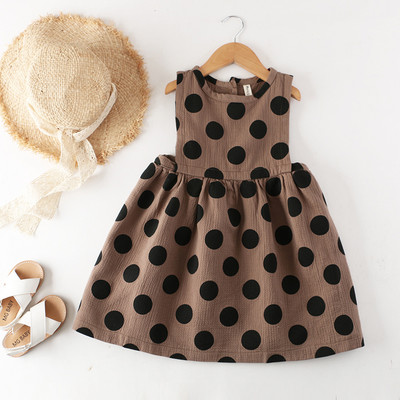 Детска рокля с копчета на точки 