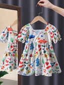 Vasaras moderna kleita ar krāsainu rakstu - piegriezuma modelis