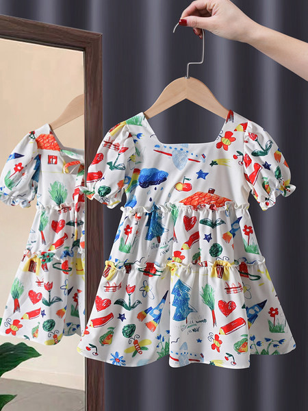 Vasaras moderna kleita ar krāsainu rakstu - piegriezuma modelis