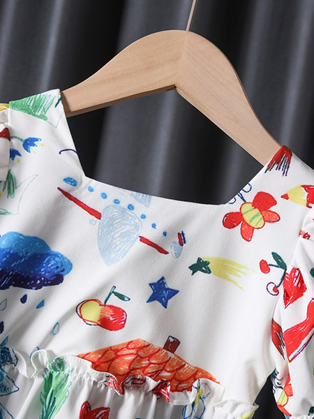 Vasaras moderna kleita ar krāsainu rakstu - piegriezuma modelis