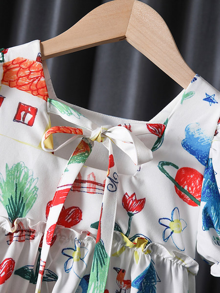 Vasaras moderna kleita ar krāsainu rakstu - piegriezuma modelis