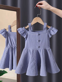 Rūtaina kleita meitenei ar lencītēm un īsām piedurknēm