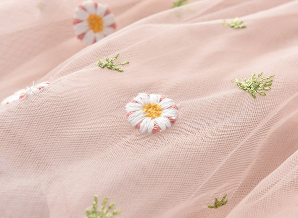 Mūsdienīgi bērnu tilla svārki ar izšuvumu meitenēm