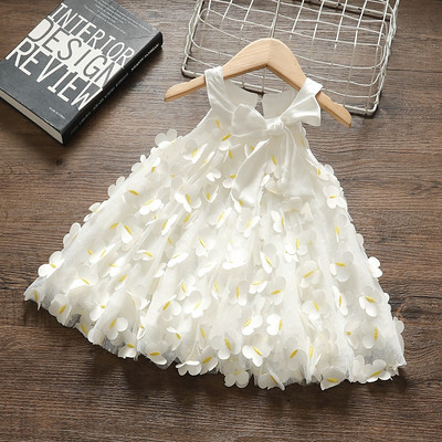 Λευκό παιδικό φόρεμα με κορδέλα και τρισδιάστατα στοιχεία