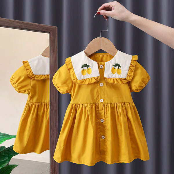 Nööpidega vabaaja kleit ja tikandiga lai krae