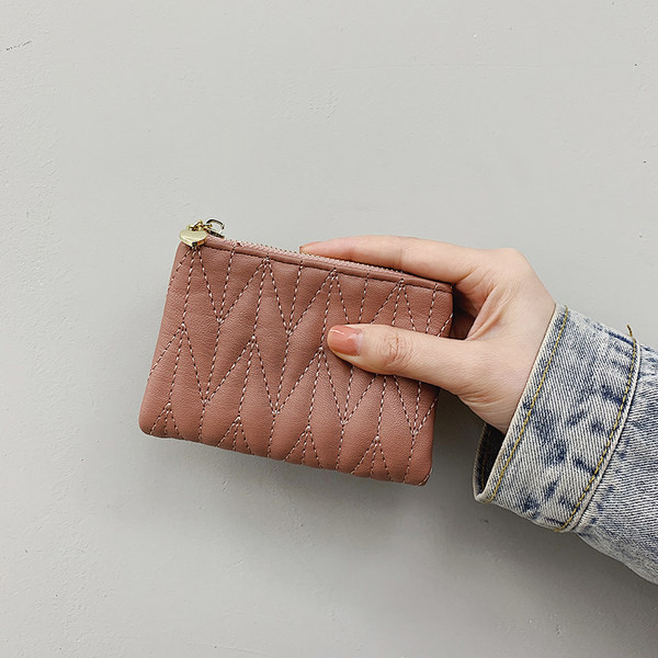 Sieviešu maks ar rāvējslēdzēju trīs krāsās no eko ādas