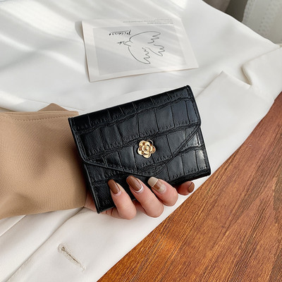 Moderns sieviešu ādas maks ar aizdari