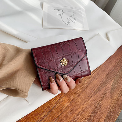 Moderns sieviešu ādas maks ar aizdari