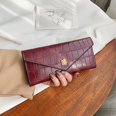 Moderns sieviešu ādas maks ar aizdari