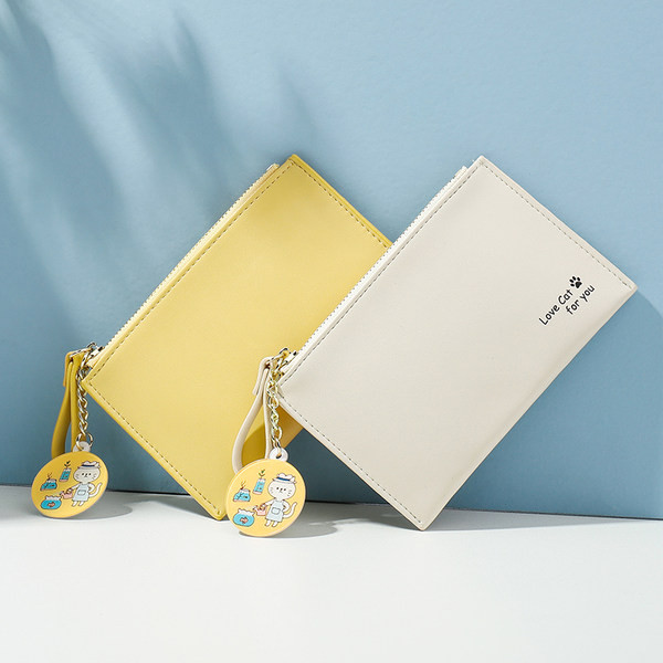 Λεπτό γυναικείο πορτοφόλι με φερμουάρ και αξεσουάρ