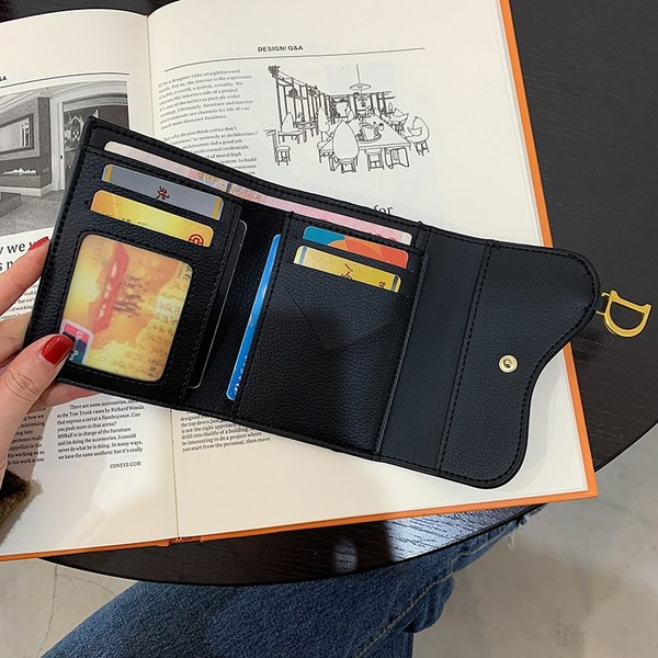 Pašreizējais sieviešu maks - divi modeļi