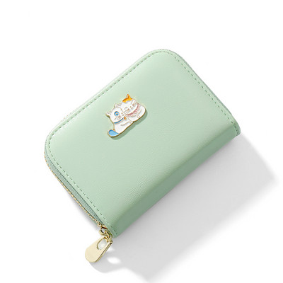 Γυναικείο πορτοφόλι με μεταλλική διακόσμηση και φερμουάρ