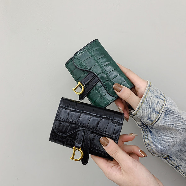 Γυναικείο έκο δερμάτινο πορτοφόλι με μεταλλικό στοιχείο - τρία χρώματα