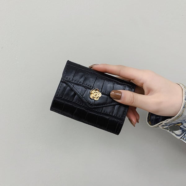 Γυναικείο έκο δερμάτινο πορτοφόλι από οικολογικό δέρμα με μεταλλικό στοιχείο