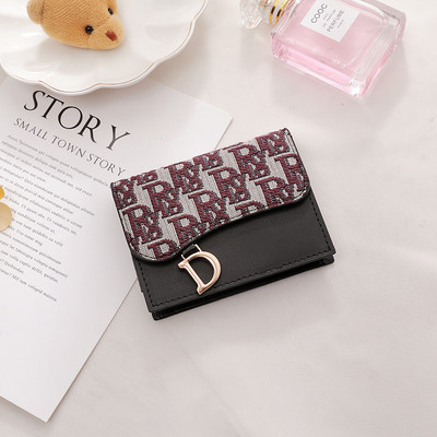 Γυναικείο πορτοφόλι από οικολογικό δέρμα και υφάσματα με μεταλλική διακόσμηση