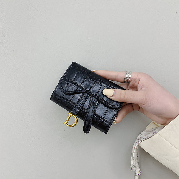 Γυναικείο έκο δερμάτινο πορτοφόλι με μεταλλική διακόσμηση σε μαύρο, πράσινο και μπορντό χρώμα