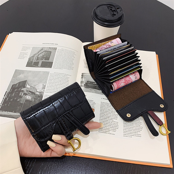 Γυναικείο έκο δερμάτινο πορτοφόλι με μεταλλική διακόσμηση σε μαύρο, πράσινο και μπορντό χρώμα