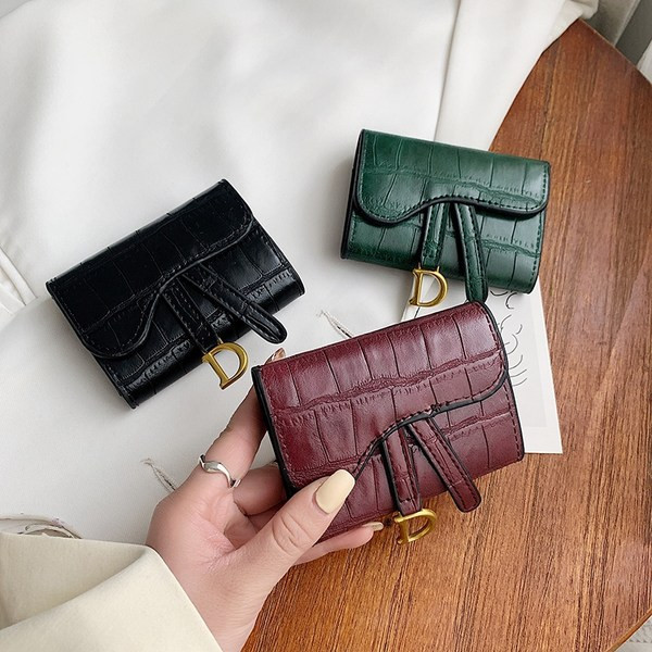 Γυναικείο έκο δερμάτινο πορτοφόλι με μεταλλική διακόσμηση σε μαύρο, πράσινο και μπορντό χρώμα