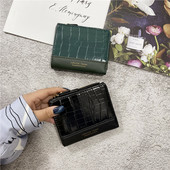 Sieviešu ādas maciņš ar rāvējslēdzēju