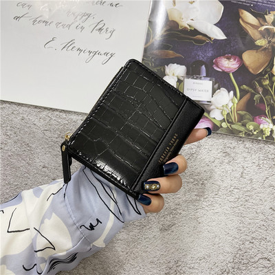 Sieviešu ādas maciņš ar rāvējslēdzēju