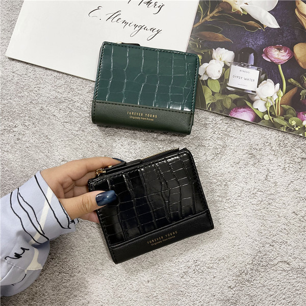 Sieviešu ādas maciņš ar rāvējslēdzēju