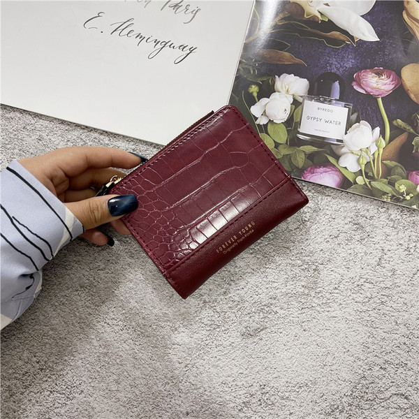 Sieviešu ādas maciņš ar rāvējslēdzēju