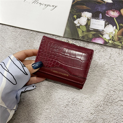 Sieviešu ādas maks ar metāla aizdari vairākās krāsās