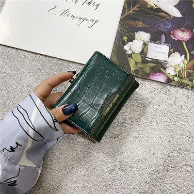 Sieviešu ādas maks ar metāla aizdari vairākās krāsās