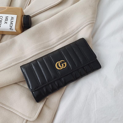 Γυναικείο πορτοφόλι από οικολογικό δέρμα με μεταλλική διακόσμηση σε δύο χρώματα