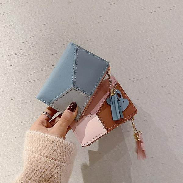 Γυναικείο πορτοφόλι με φερμουάρ και φούντα 