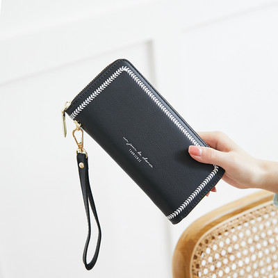 Γυναικείο πορτοφόλι με κέντημα και χειρολαβή