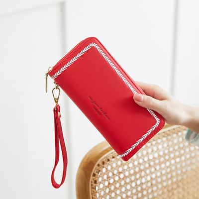 Γυναικείο πορτοφόλι με κέντημα και χειρολαβή