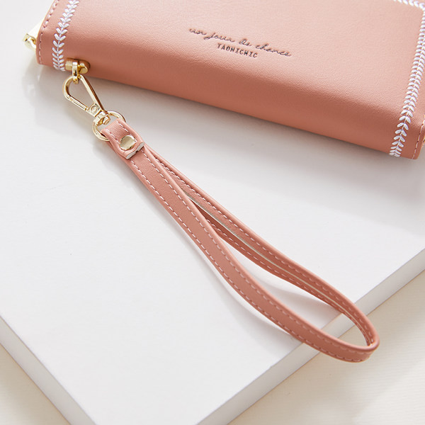 Γυναικείο πορτοφόλι με κέντημα και χειρολαβή