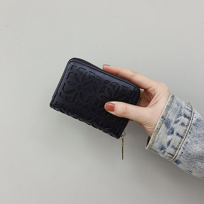 Γυναικείο τετράγωνο πορτοφόλι με φερμουάρ σε τρία χρώματα