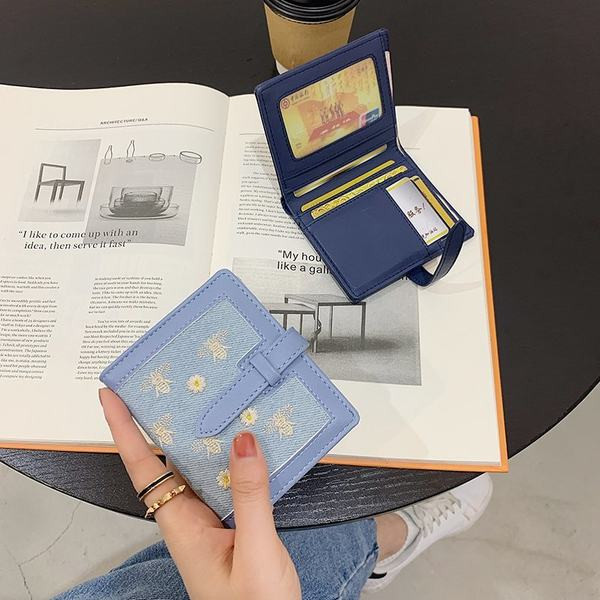 Νέο μοντέλο γυναικείο πορτοφόλι με κεντήματα