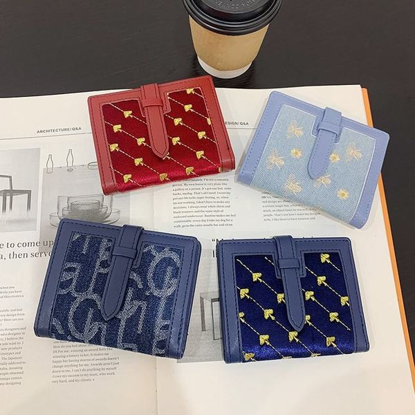 Νέο μοντέλο γυναικείο πορτοφόλι με κεντήματα