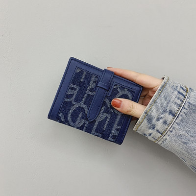 Γυναικείο πορτοφόλι τετράγωνο σχήμα - δύο μοντέλα