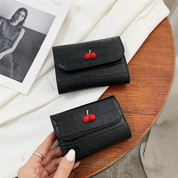 Γυναικείο πορτοφόλι με εφαρμογή