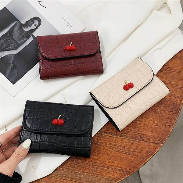 Γυναικείο πορτοφόλι με εφαρμογή