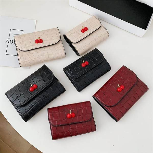 Γυναικείο πορτοφόλι με εφαρμογή