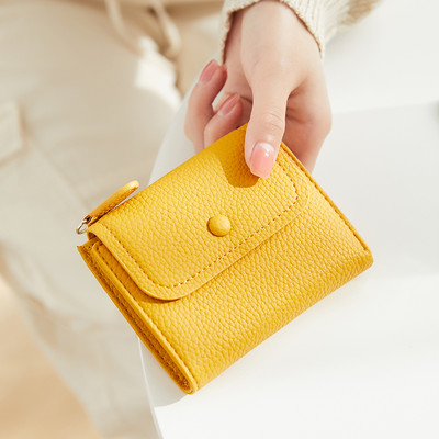 Portofel de dama din piele cu inchidere metalica