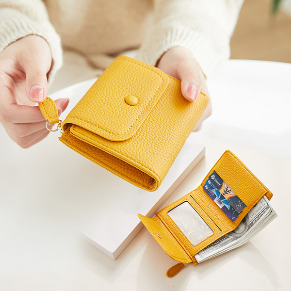 Portofel de dama din piele cu inchidere metalica