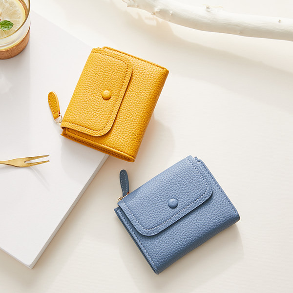 Portofel de dama din piele cu inchidere metalica