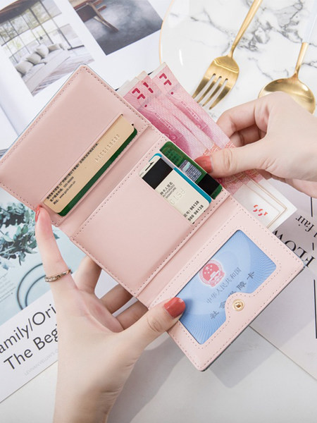 Μοντέρνο μικρό πορτοφόλι με επιγραφή