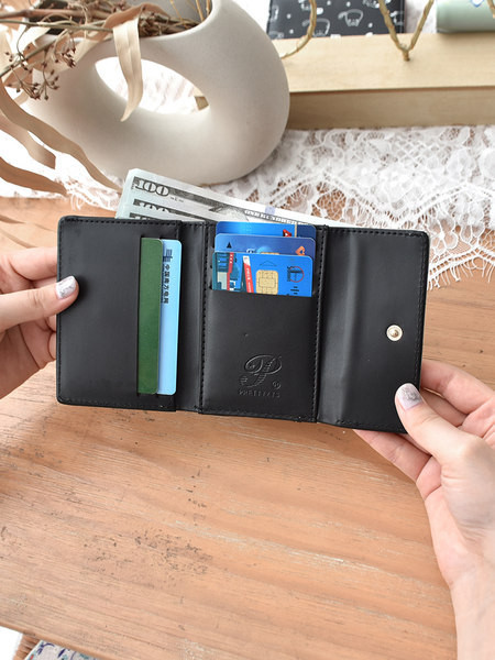 Νέο μοντέλο γυναικείο πορτοφόλι μικρό μοντέλο από οικολογικό δέρμα με τσέπη για κέρματα