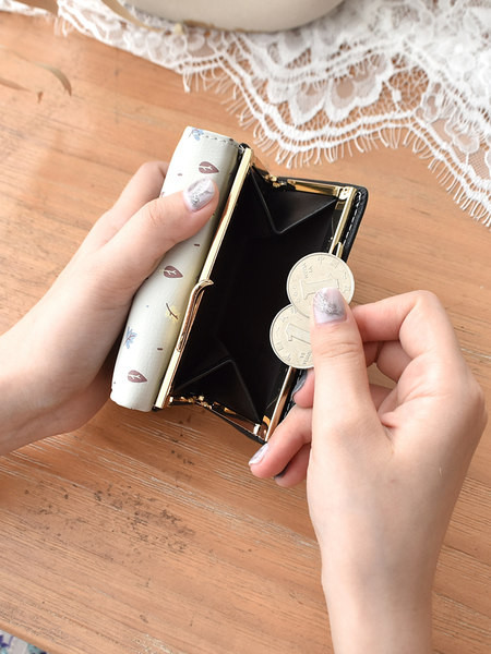 Νέο μοντέλο γυναικείο πορτοφόλι μικρό μοντέλο από οικολογικό δέρμα με τσέπη για κέρματα