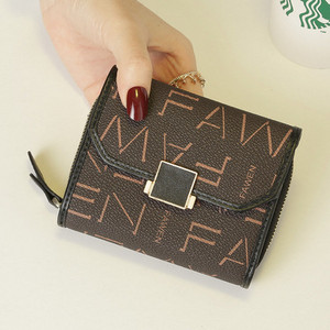 Μοντέρνο μικρό πορτοφόλι από οικολογικό δέρμα με φερμουάρ