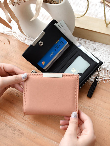 Σύγχρονο γυναικείο πορτοφόλι από οικολογικό δέρμα