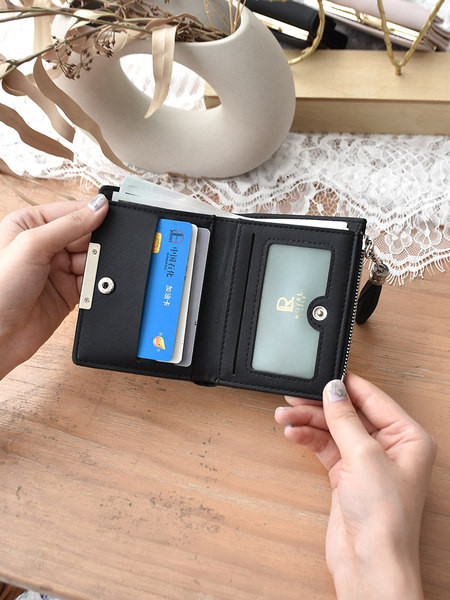 Σύγχρονο γυναικείο πορτοφόλι από οικολογικό δέρμα